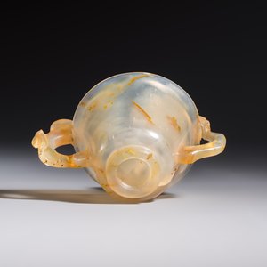A Chinese agate cup with two lingzhi-form handles, 19th C. — photo 7