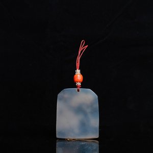 A Chinese agate 'dragon' pendant, 18/19th C. — 照片 2