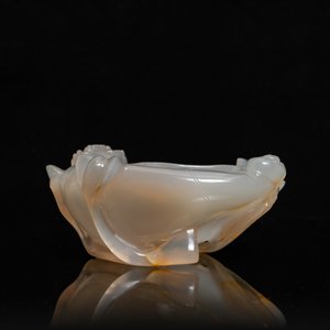 A Chinese agate peach-form brush washer, Qing — 照片 4