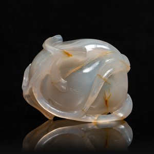 A Chinese agate peach-form brush washer, Qing — 照片 7