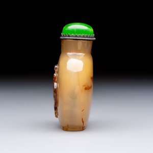 A Chinese agate 'Rooster' snuff bottle, 1780-1850 — photo 3