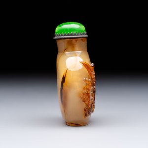 A Chinese agate 'Rooster' snuff bottle, 1780-1850 — photo 5