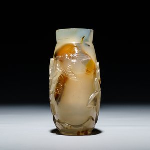 A Chinese agate snuff bottle with birds and flowers, 19th C. — photo 2