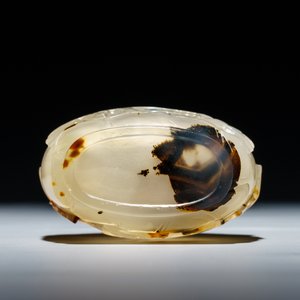A Chinese agate snuff bottle with birds and flowers, 19th C. — photo 5