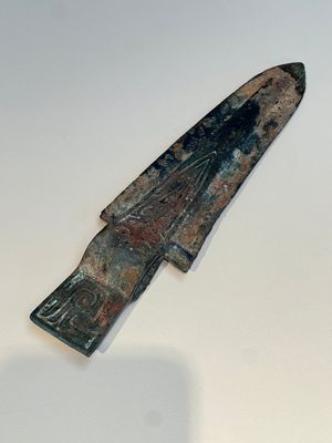 A Chinese archaic bronze dagger-axe, 'Ge 戈', Western Zhou — 照片 2