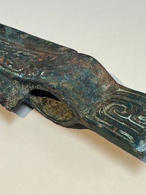 A Chinese archaic bronze dagger-axe, 'Ge 戈', Western Zhou — 照片 10