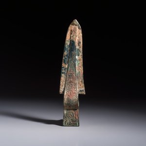 A Chinese archaic bronze dagger-axe, 'Ge 戈', Western Zhou — 照片 1