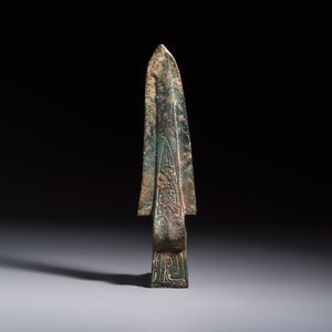 A Chinese archaic bronze dagger-axe, 'Ge 戈', Western Zhou — 照片 2