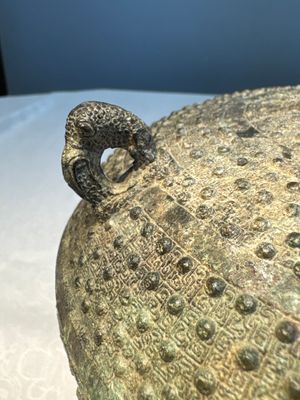 A Chinese archaic bronze food vessel and cover with 'Leiwen' and bosses design, 'Dou 豆', Eastern Zhou — 照片 6