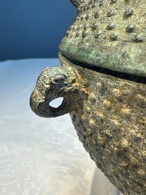 A Chinese archaic bronze food vessel and cover with 'Leiwen' and bosses design, 'Dou 豆', Eastern Zhou — 照片 10