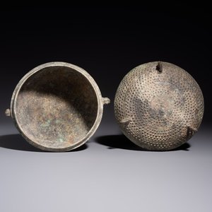 A Chinese archaic bronze food vessel and cover with 'Leiwen' and bosses design, 'Dou 豆', Eastern Zhou — 照片 5