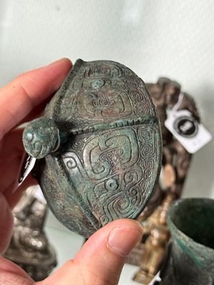 A Chinese archaic bronze food vessel and cover with taotie design, 'zhi 觶', Shang — photo 16