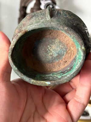 A Chinese archaic bronze food vessel and cover with taotie design, 'zhi 觶', Shang — photo 26