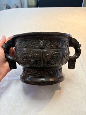 A Chinese archaic bronze food vessel, 'gui 簋', Western Zhou — photo 1