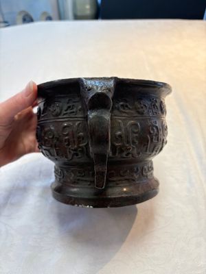 A Chinese archaic bronze food vessel, 'gui 簋', Western Zhou — photo 2