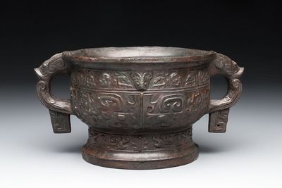 A Chinese archaic bronze food vessel, 'gui 簋', Western Zhou