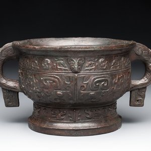 A Chinese archaic bronze food vessel, 'gui 簋', Western Zhou — photo 1