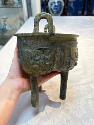A Chinese archaic bronze food vessel with Taotie design, 'Ding 鼎', late Shang — 照片 4