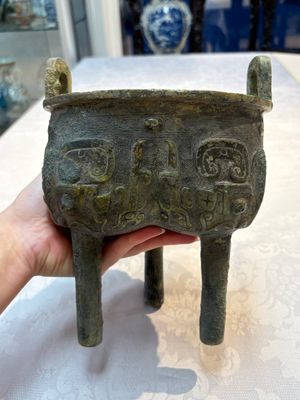 A Chinese archaic bronze food vessel with Taotie design, 'Ding 鼎', late Shang — 照片 8
