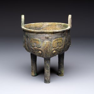 A Chinese archaic bronze food vessel with Taotie design, 'Ding 鼎', late Shang — 照片 1