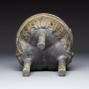 A Chinese archaic bronze food vessel with Taotie design, 'Ding 鼎', late Shang — 照片 7