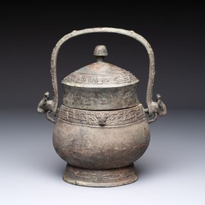 A Chinese archaic bronze food vessel, 'you 卣', Western Zhou — photo 2