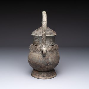 A Chinese archaic bronze food vessel, 'you 卣', Western Zhou — photo 3
