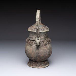 A Chinese archaic bronze food vessel, 'you 卣', Western Zhou — photo 5