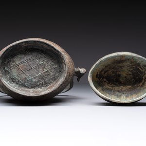 A Chinese archaic bronze food vessel, 'you 卣', Western Zhou — photo 7