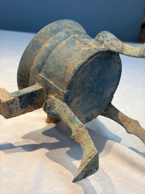 A Chinese archaic bronze food warming vessel, 'Jiao Dou 鐎斗', Han — foto 14