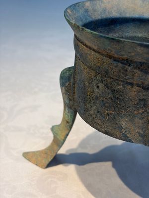A Chinese archaic bronze food warming vessel, 'Jiao Dou 鐎斗', Han — foto 5