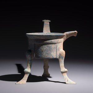 A Chinese archaic bronze food warming vessel, 'Jiao Dou 鐎斗', Han — foto 3