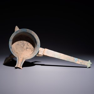 A Chinese archaic bronze food warming vessel, 'Jiao Dou 鐎斗', Han — foto 6