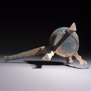 A Chinese archaic bronze food warming vessel, 'Jiao Dou 鐎斗', Han — foto 7