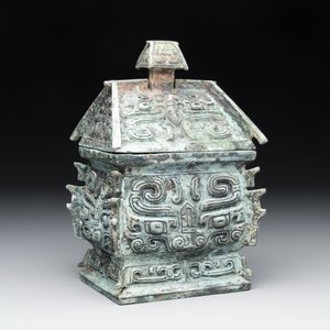 A Chinese archaic bronze inscribed wine vessel with buffalo design, 'fangyi 方彝', Western Zhou — 照片 2
