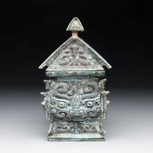 A Chinese archaic bronze inscribed wine vessel with buffalo design, 'fangyi 方彝', Western Zhou — 照片 4