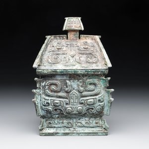 A Chinese archaic bronze inscribed wine vessel with buffalo design, 'fangyi 方彝', Western Zhou — 照片 5