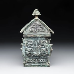 A Chinese archaic bronze inscribed wine vessel with buffalo design, 'fangyi 方彝', Western Zhou — 照片 6