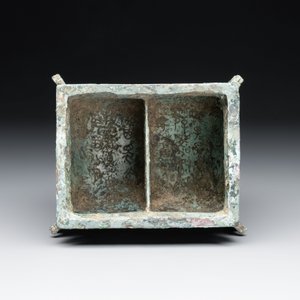 A Chinese archaic bronze inscribed wine vessel with buffalo design, 'fangyi 方彝', Western Zhou — 照片 7