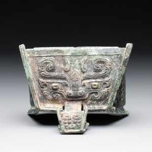 A Chinese archaic bronze inscribed wine vessel with buffalo design, 'fangyi 方彝', Western Zhou — 照片 9