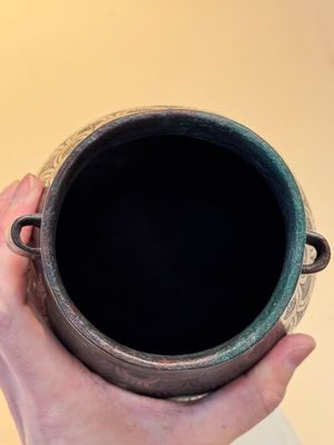 A Chinese archaic bronze inscribed wine vessel with scale design, 'hu 壺', Zhou — photo 13