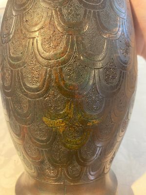 A Chinese archaic bronze inscribed wine vessel with scale design, 'hu 壺', Zhou — photo 19
