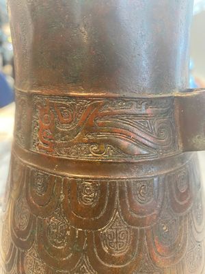 A Chinese archaic bronze inscribed wine vessel with scale design, 'hu 壺', Zhou — photo 23