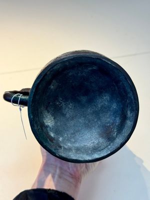 A Chinese archaic bronze inscribed wine vessel with scale design, 'hu 壺', Zhou — photo 9