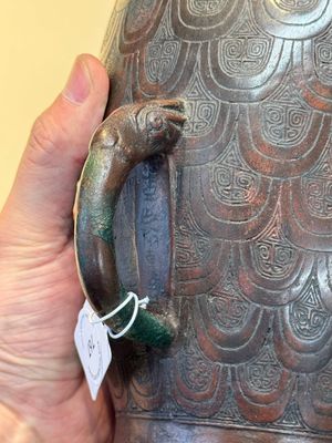 A Chinese archaic bronze inscribed wine vessel with scale design, 'hu 壺', Zhou — photo 10