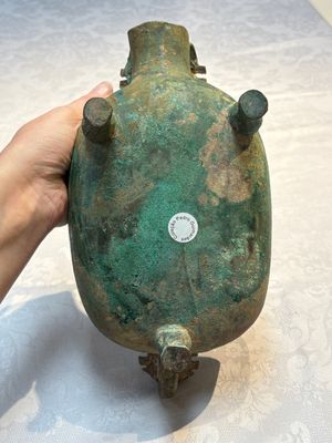 A Chinese archaic bronze pouring vessel, Yi 匜, Warring States period/Han — foto 17