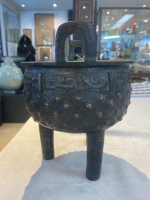 A Chinese archaic bronze ritual tripod food vessel, 'ding 鼎', Western Zhou — foto 20