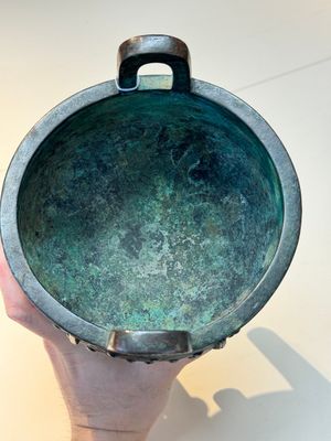 A Chinese archaic bronze ritual tripod food vessel, 'ding 鼎', Western Zhou — foto 6