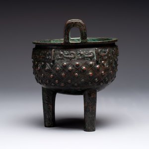 A Chinese archaic bronze ritual tripod food vessel, 'ding 鼎', Western Zhou — foto 2