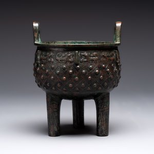 A Chinese archaic bronze ritual tripod food vessel, 'ding 鼎', Western Zhou — foto 3